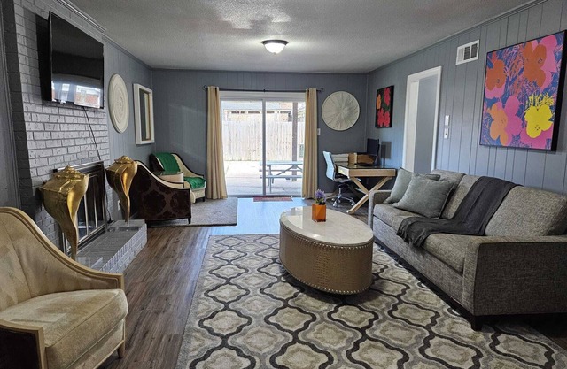 Superb 11-bedroom house 23 Large beds Near Elvis Presley