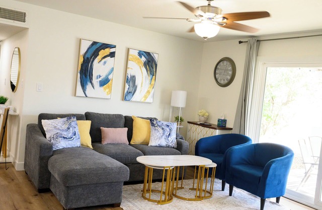 1 Story, Spacious Game Room & 2 King Bed – 15 Min to Strip, 12 miles to Airport