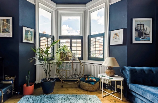 Oneonesevenns stylish family home close to beaches and excellent transport links