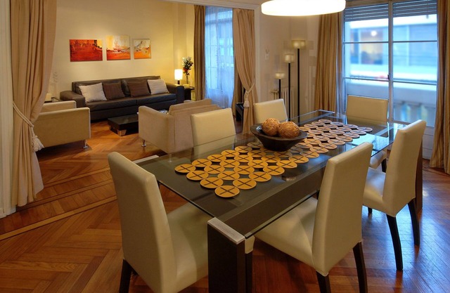 SEULEMENT 2 pâtés de maisons de Santa FE !!