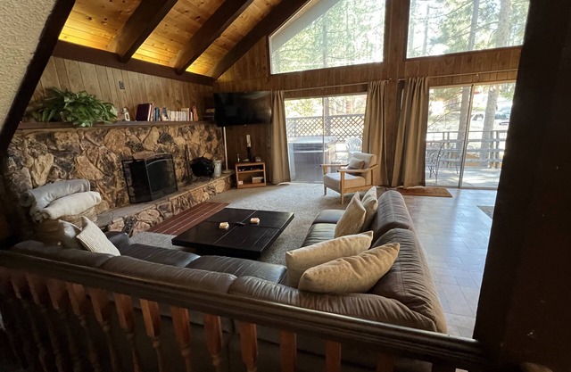 Only 5 Miles to Lakes, Skiing and Casinos, Fun Tahoe Cabin in the Woods with Pool Table, Hot Tub, Wet Bar & Foosball Table