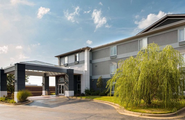 Onyx Suites Wolfchase