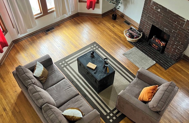 OPEN AiR House Detroit- Big, Bright Loft in Motown