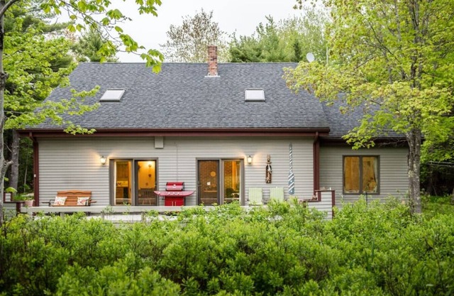 Cette maison américaine ouverte et ensoleillée est au cœur de tous les meilleurs points forts de l'Acadie