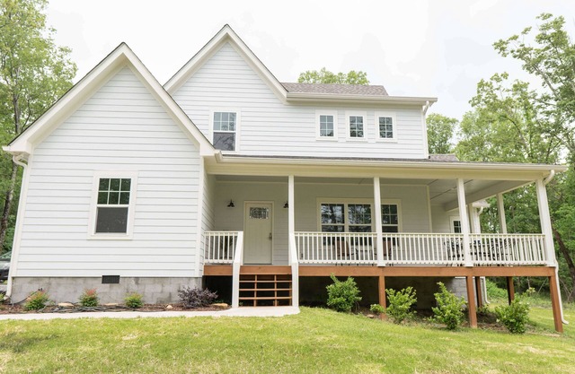 NOUVELLE maison de montagne, porches paisibles