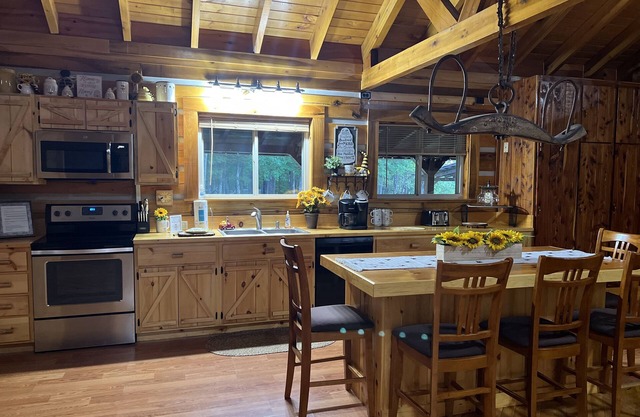 Spacious 4 Bedroom Rental with Hot Tub and Arcade Game!
