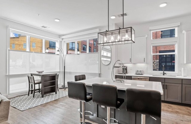 Open Floorplan Ideal Location