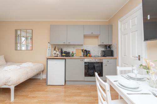 Open Mind Property - Studio for 4 Guests - Parking