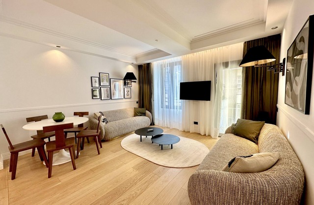 OPERA PROMENADE 4 : Entièrement rénové, 3 chambres, balcon, vue mer