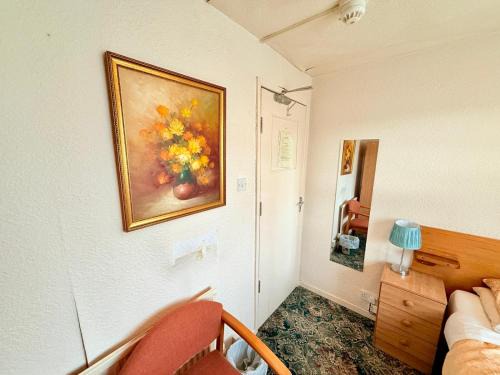 Opposite Hylands Hotel single rooms