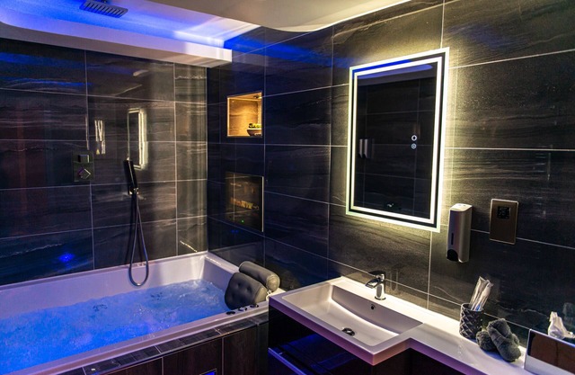 Appartement-Design-Salle de bain privée séparée-Jacuzzi