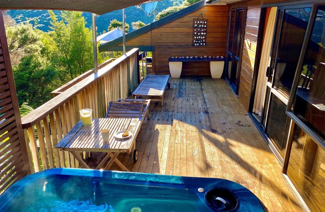 Opua kiwi forest retreat with complementary catered yacht charter by master chef
