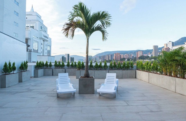 Opulent Luxury Penthouse Apartment w/ Maid/Chef Service, 8 Person Jacuzzi