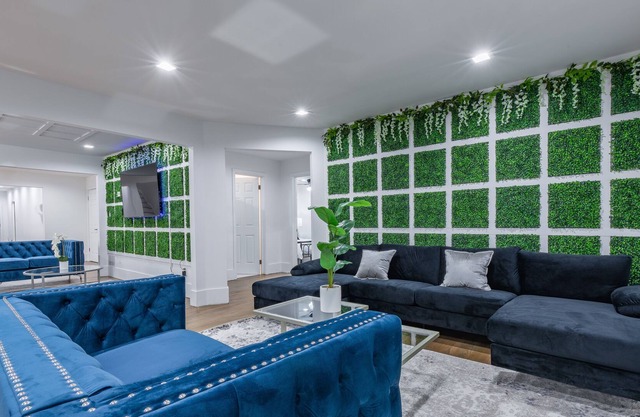 Opuluxe THE BIRD HOUSE!! Buckhead Luxury Home Sleeps 16