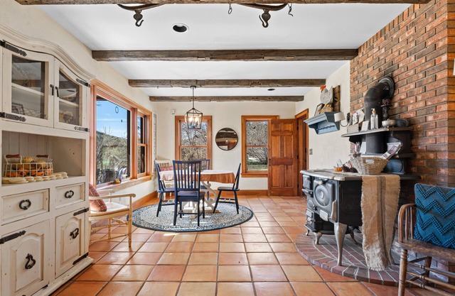 OQ Farm Manse House: Animal Farm Stay