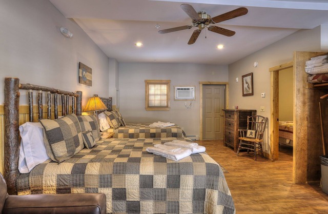 Suite confortable d'une chambre à Oquossoc