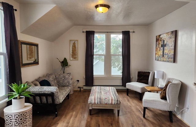 Orange Street Apartments - Upper