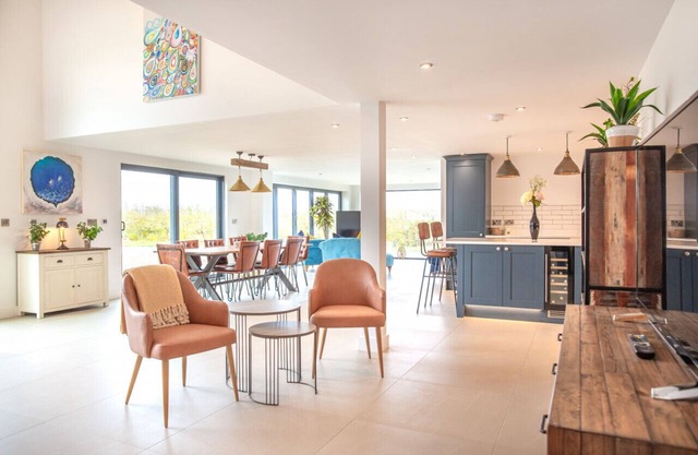 Orchard Barn - 4 BD Barn Conversion with Stunning Views!
