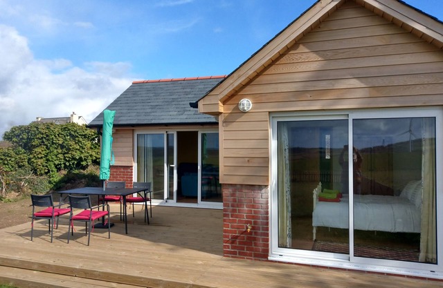 ORCHARD CHALET, pet friendly, with a garden in Liskeard