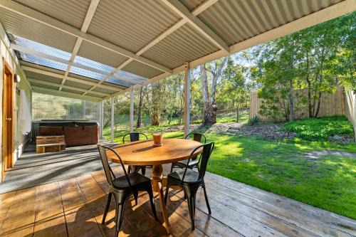 Orchard Cottage - A Leafy Peaceful Retreat with Spa