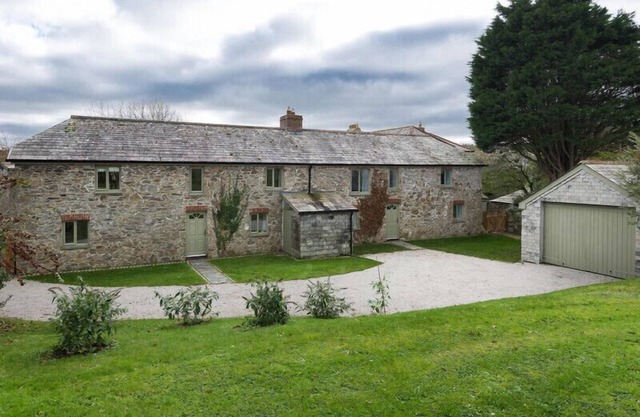 ORCHARD COTTAGE, family friendly in Trelights