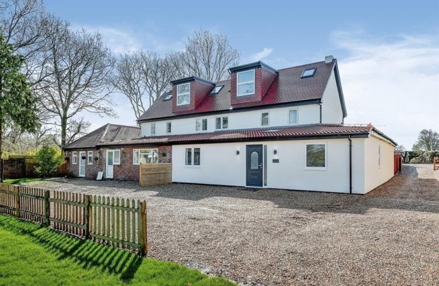 Orchard Farm Cottage 1 Relax with the whole family at this peaceful, cosy heaven