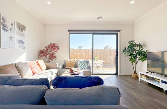 Orchard Green Home/Near Melton Station/Shopping