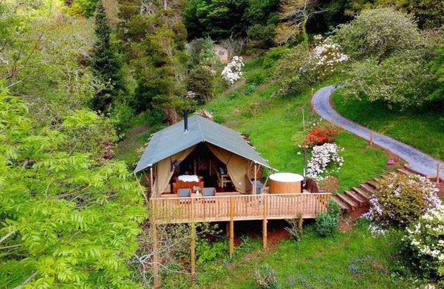 Orchard Lodge @ Lower Coombe Royal with Hot Tub