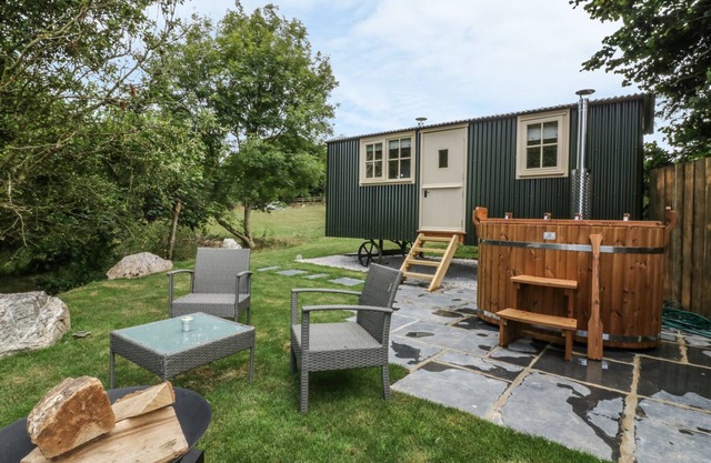 ORCHARD, romantique, avec feu ouvert à Wadebridge, Ref 986537