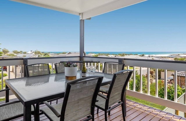 Oriana Grande 5BR Sleeps 14 Sea views, Playground