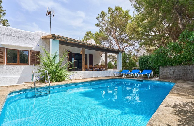 maison à l'origine majorquine dans la construction d'Ibiza avec piscine, internet