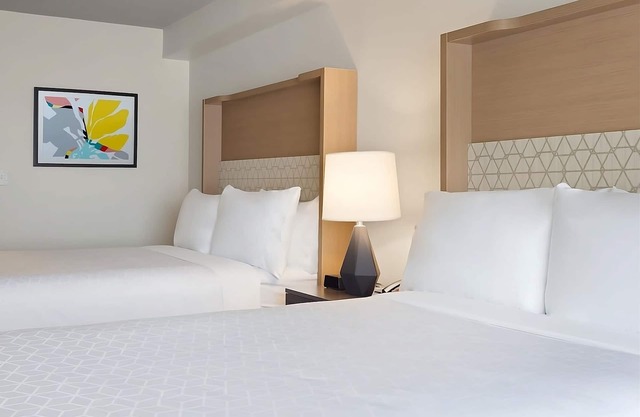Orlando Dream Vacation! On-site Pool, Close to Universal Studios Orlando!