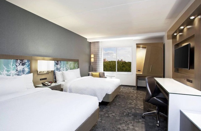 Spacious Room w/ Pool & On-Site Dining – Perfect for Family Getaways in Orlando