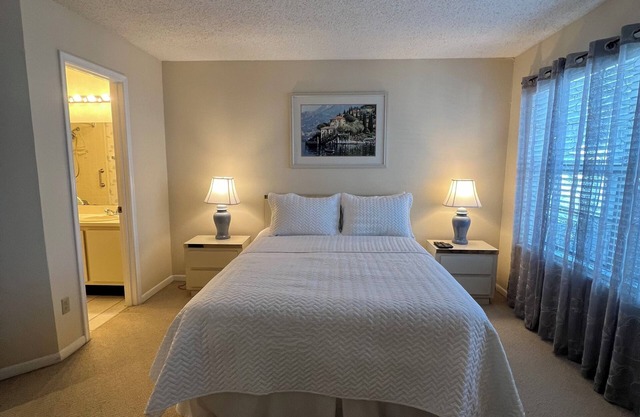 Orlando Ventura Gated Community, Pools/ hot tub, tennis, golf, restaurant