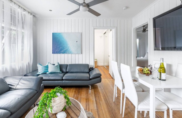 Orton Blue; Beachside getaway for 4, Pets welcome, aircon, walk to shops and beach