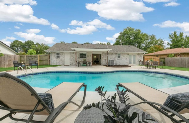 Osage Oasis: Pool, Hot Tub, Near Downtown & Trails