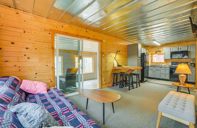 Oscoda Cabin w/ Charcoal Grill: Walk to Lake Huron
