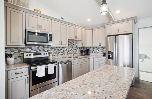 OSD-1 "Porpoise Delight" Sunday to Sunday OCEANFRONT! Newly Renovated Private Pool