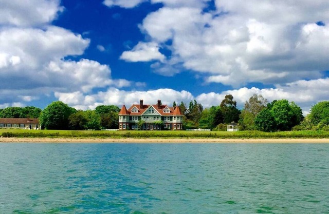 Manor Beach 1 / 4-bed home on Osea Island, Essex