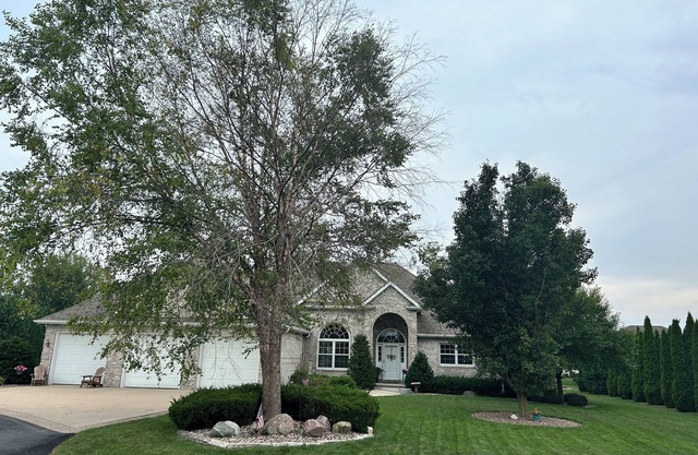 Oshkosh Home for Air Venture & NFL DRAFT! - 3 miles from EAA Air Show