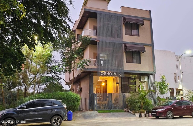 OSHO Villa Homestay, 5 minutes to the Jaipur Airport, Garden View AC Rooms,