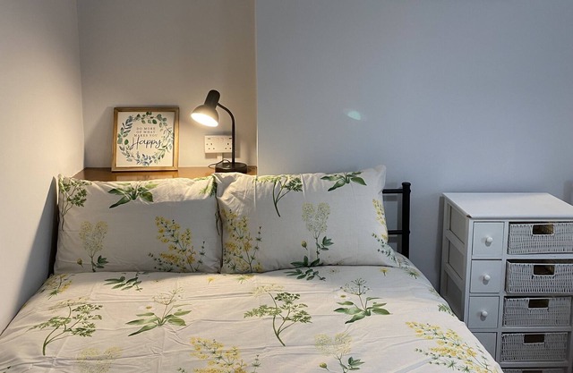 Osmaston Park 4 bedrooms house with 7 beds, Free Wi-Fi, parking, washing machine