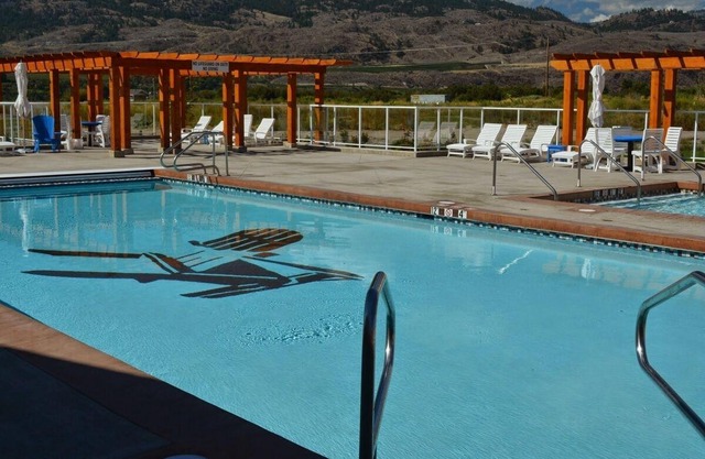 OSOYOOS PRIVATE RESORT HOME STEPS FROM THE LAKE