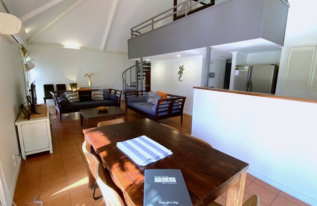 Osprey Holiday Village Unit 112 - Réveillez-vous depuis le loft dans votre lit à baldaquin