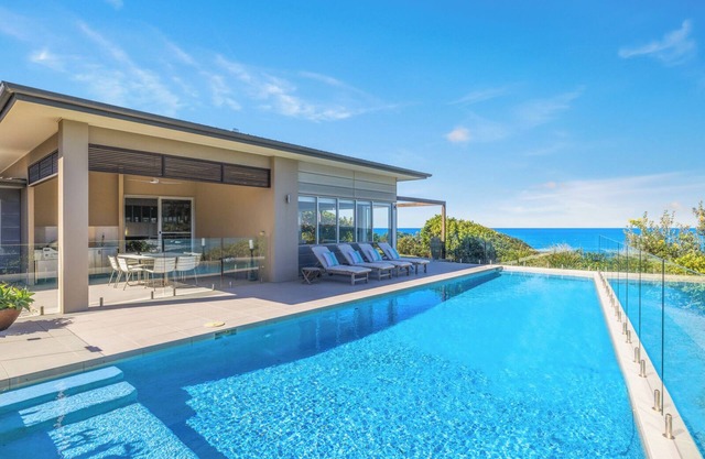 Panoramic Ocean Views, Gorgeous Pool, Luxury