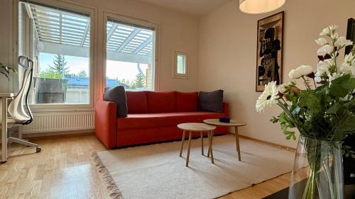 Oulu Modern 2BR with Sauna, Patio and Parking, 10 min to Center