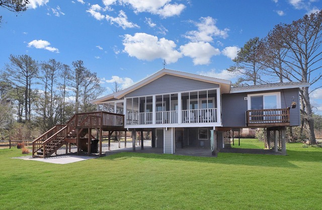Our Happy Place - Pet friendly; Waterfront!