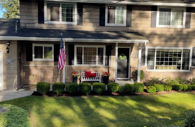 Our Nest Edmonds: Sleeps 10/Gourmet Kitchen/Sport Court/Amenities Galore/5⁕hosts