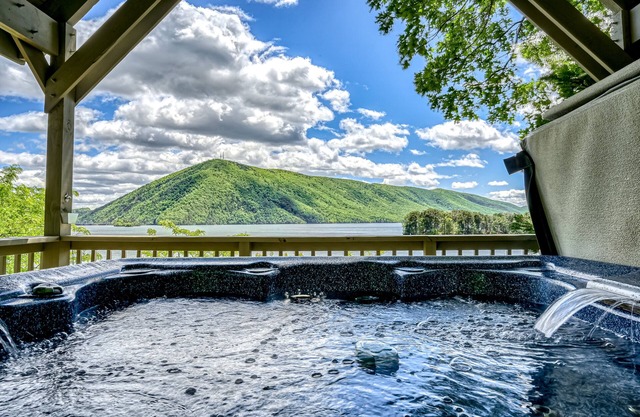Our Point of View - Lakefront home with hot tub, pool table, dock - dog-friendly