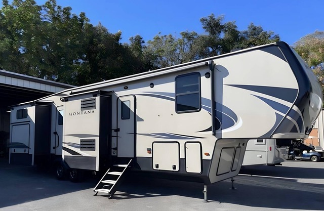 Our RV Is Your Escape 2 Paradise. 2 bd. 1.5 bth